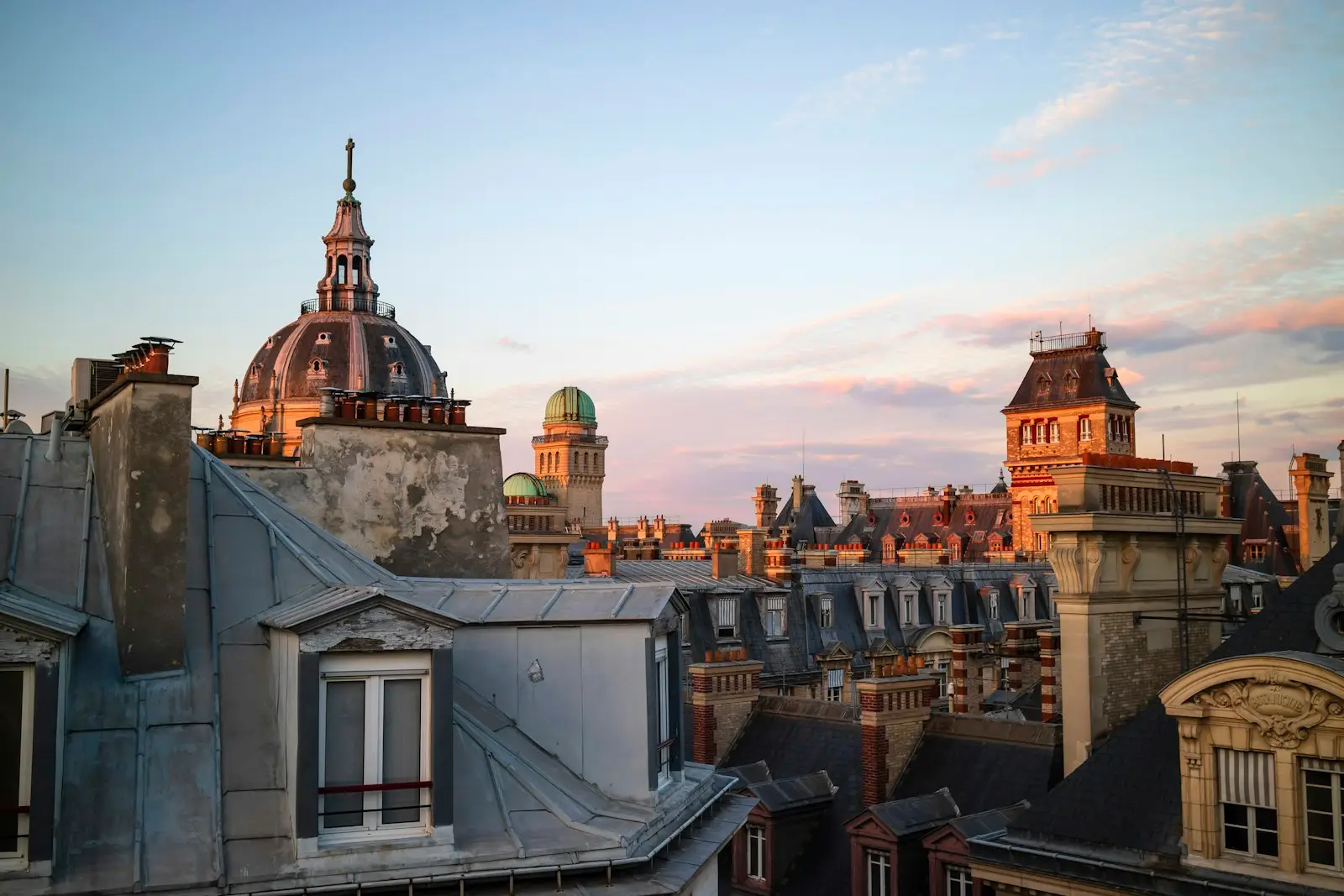 Sorbonne şapelinin kubbesi ve Latin Mahallesi’nin çatıları