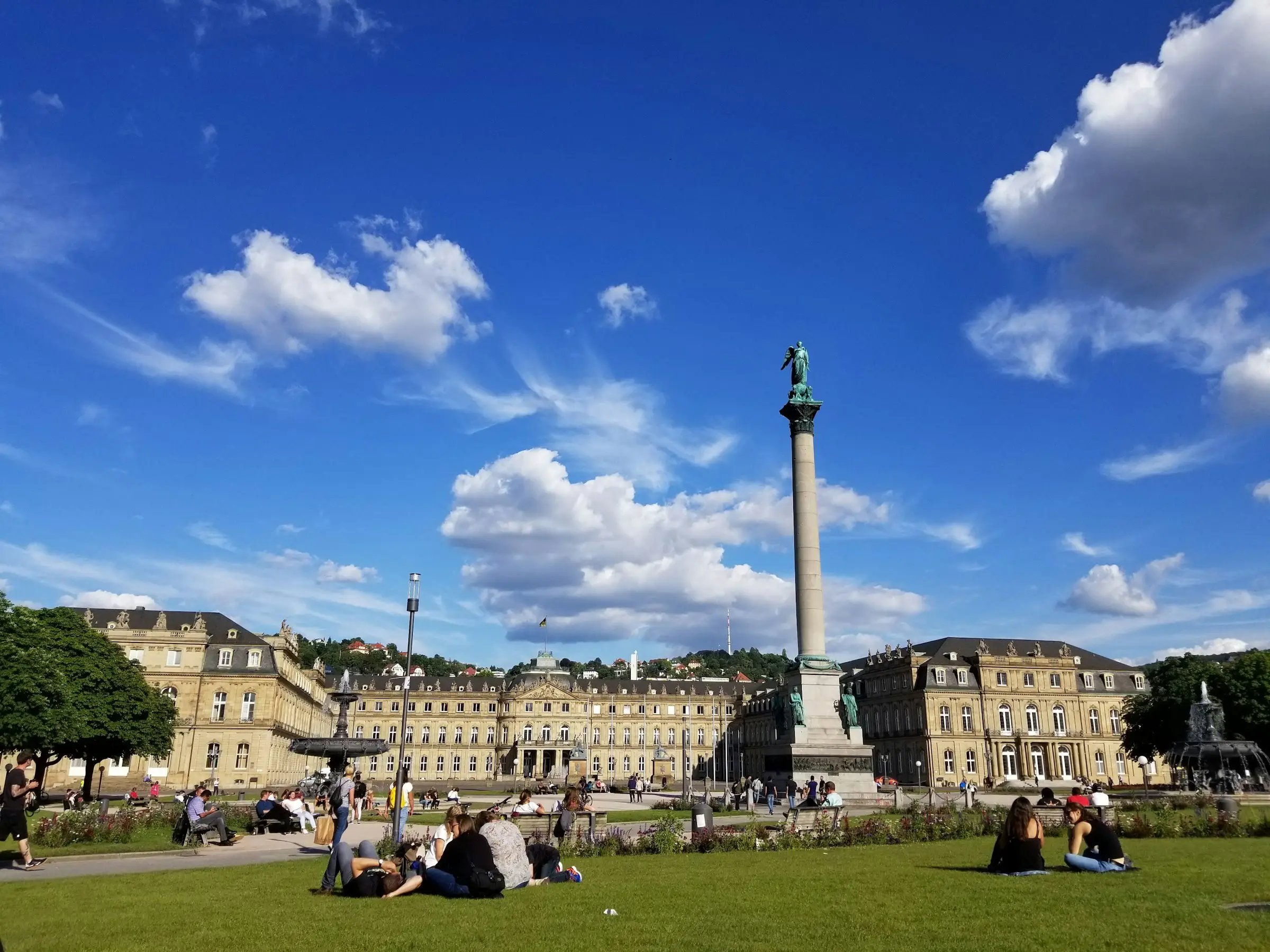 Stuttgart’ta Schlossplatz meydanı