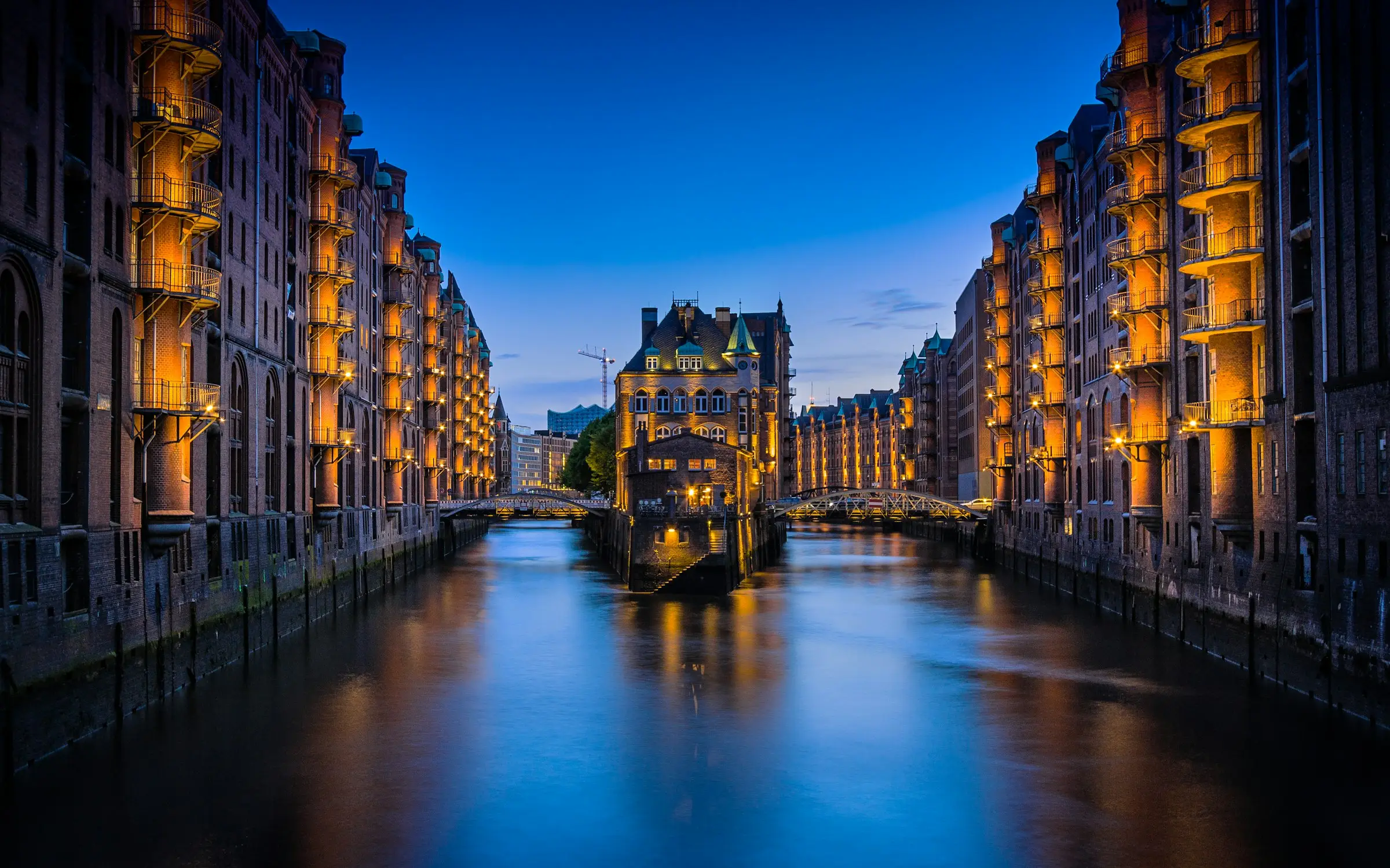 Hamburg’un Speicherstadt bölgesi, akşam